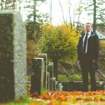 Erik Lande på kirkegården 2