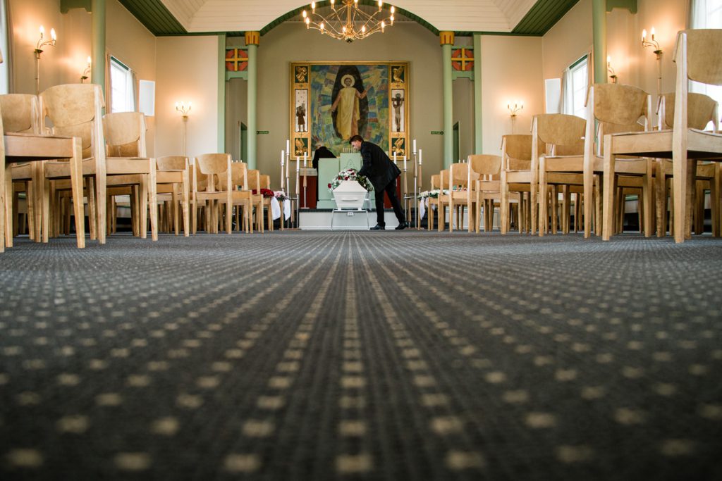 forberedelse av begravelse i kapellet