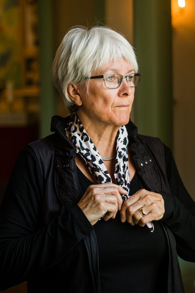 bodil lande knytter sjalet